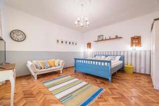 Гостевой дом BonTon Apartments Sibiu Сибиу Улучшенный семейный номер-1